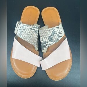 Rampage Mya pink and snakeskin flat sandals with wide straps size 7.5
